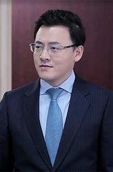 岳律师